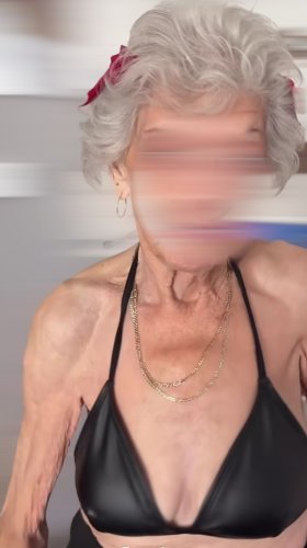 Jsem zpět starší paní